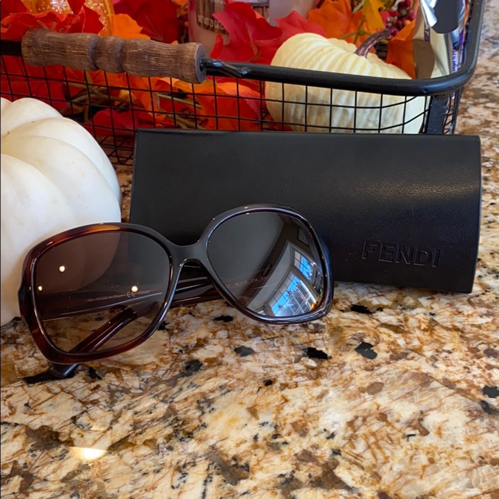 Fendi Sunglasses FS5227